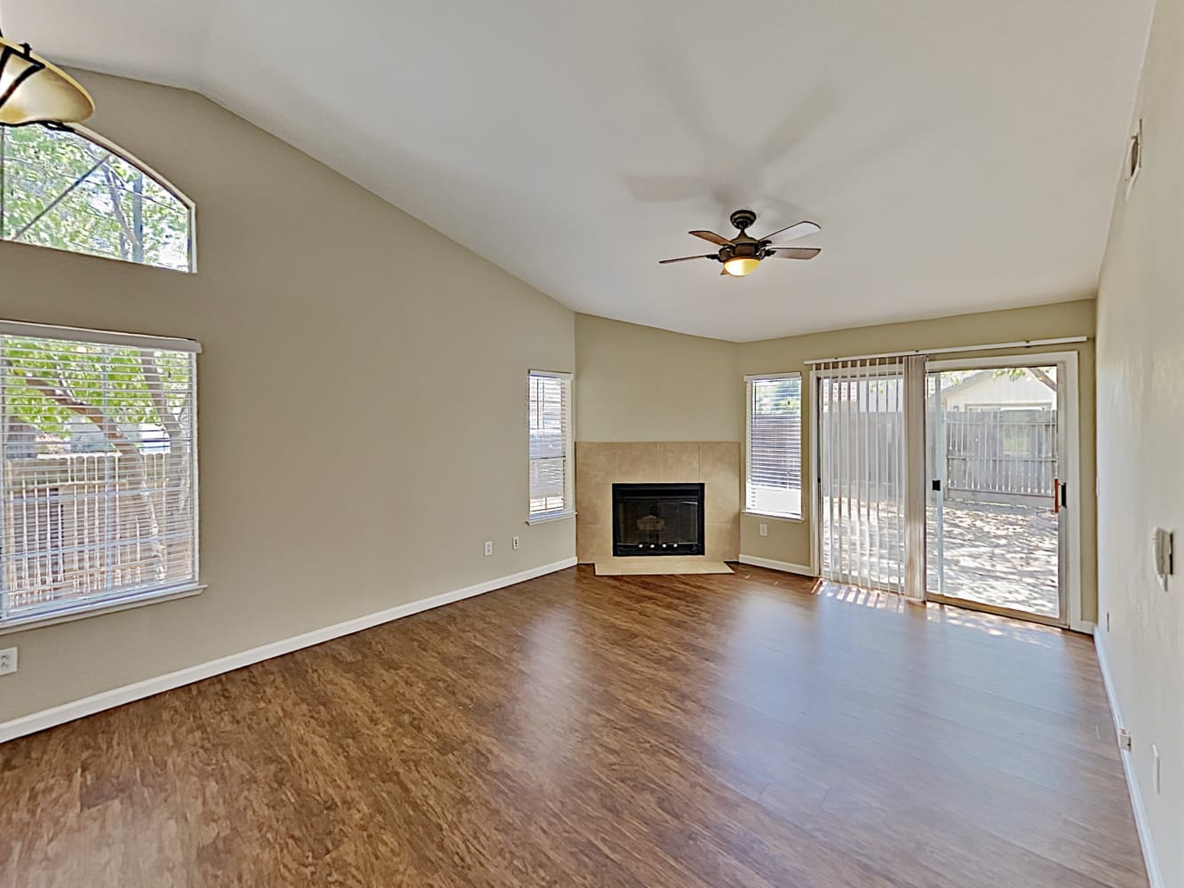 5644 Bolton Way photo 4