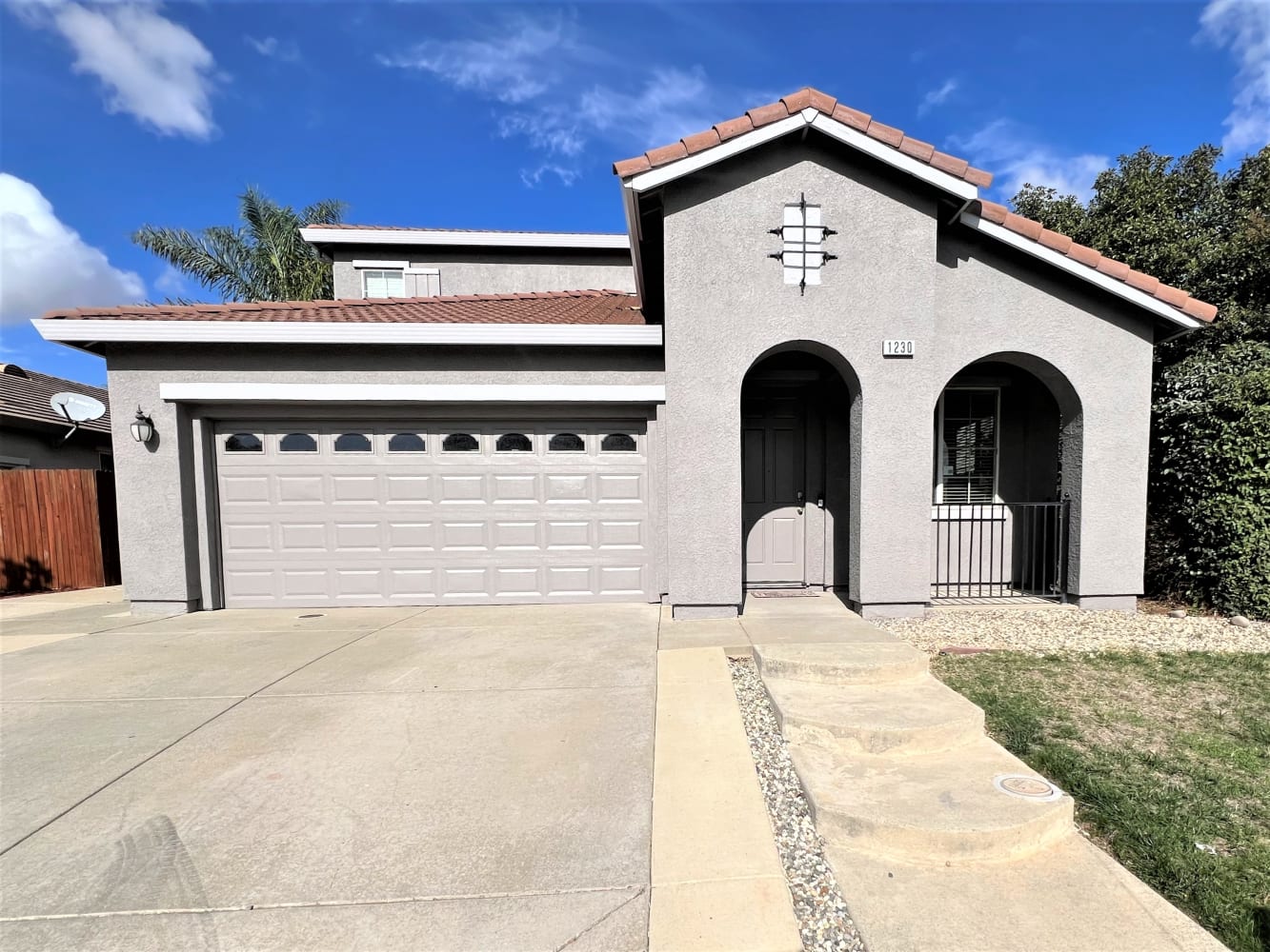 1230 Barnhill Ln photo 2