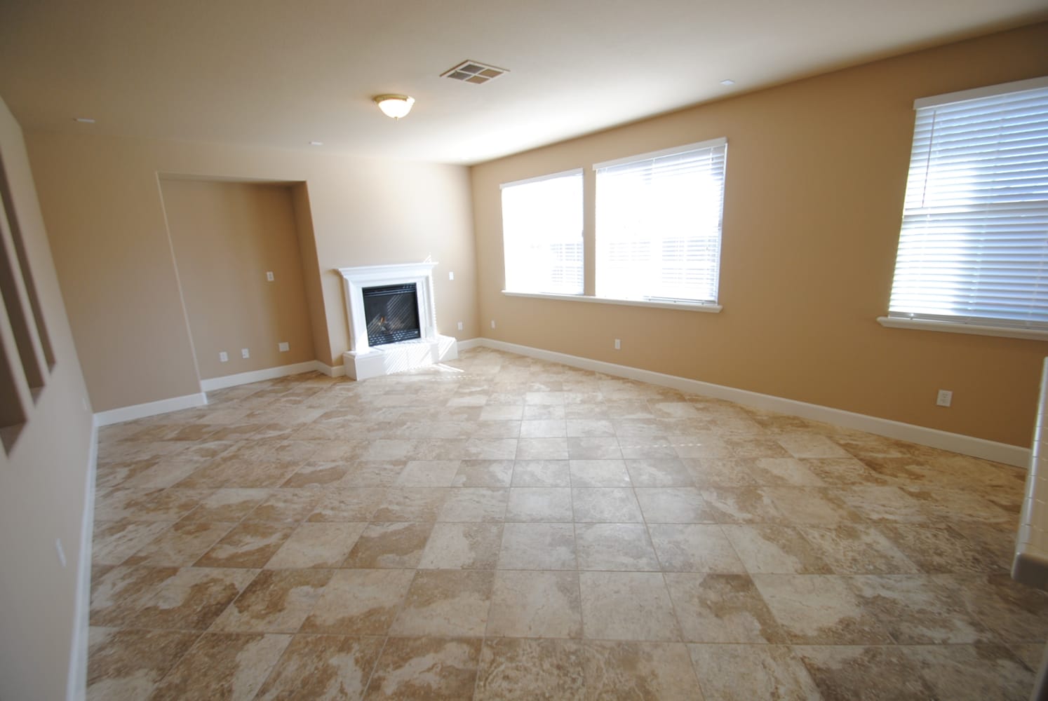 1667 Montrose Ln photo 2