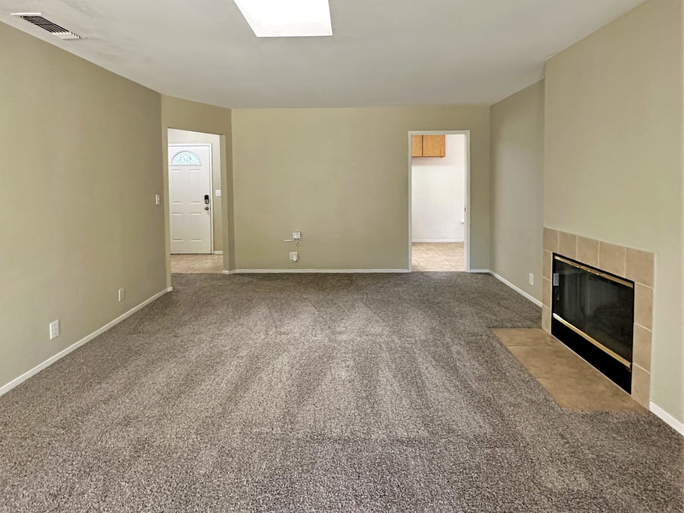 1520 Gladstone Dr photo 3
