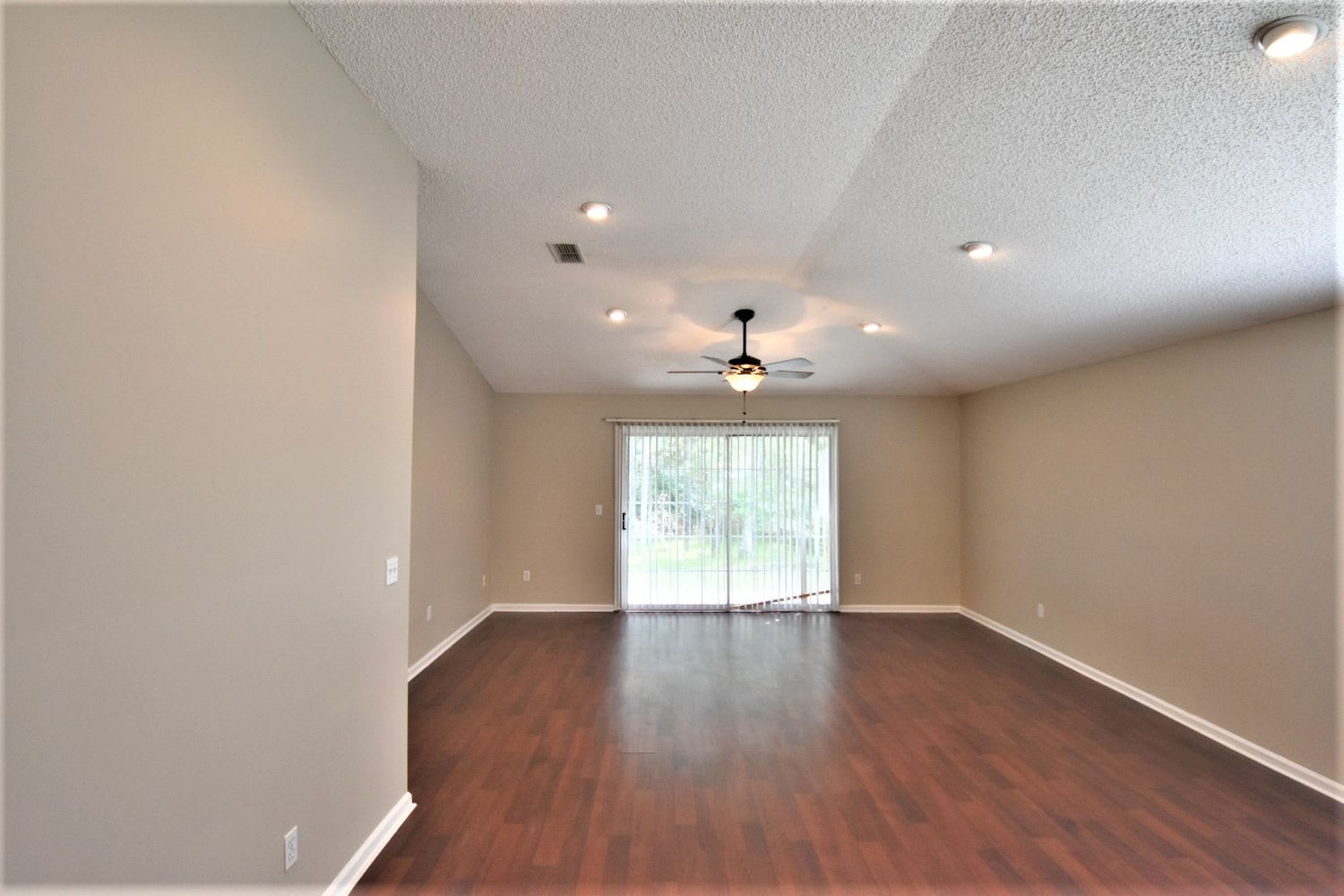 316 Southlake Dr photo 2