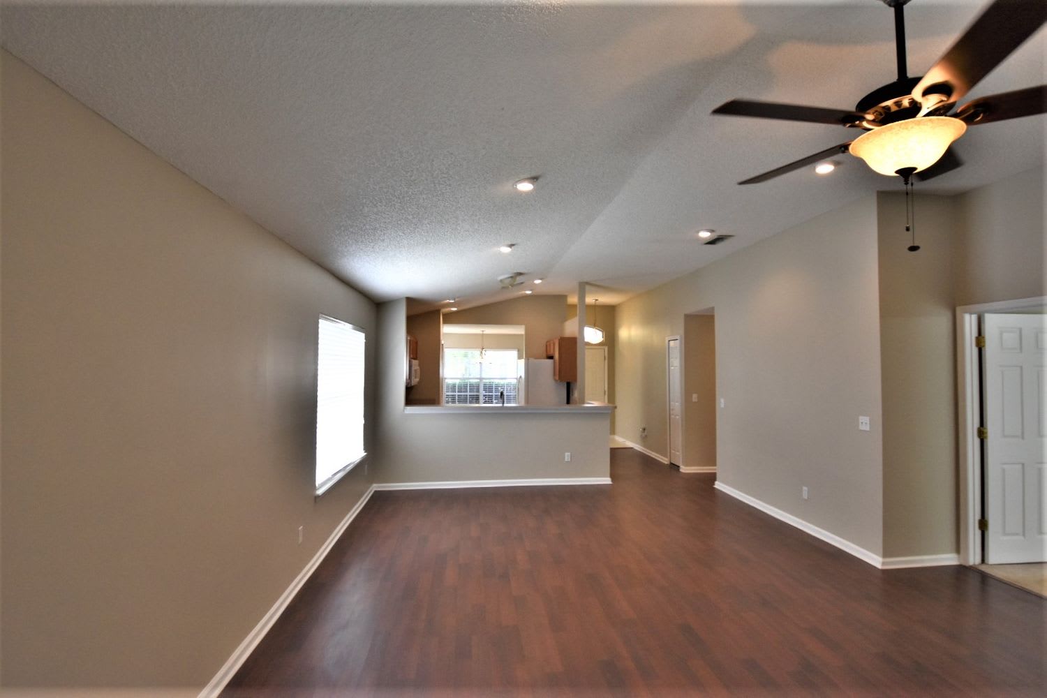 316 Southlake Dr photo 3