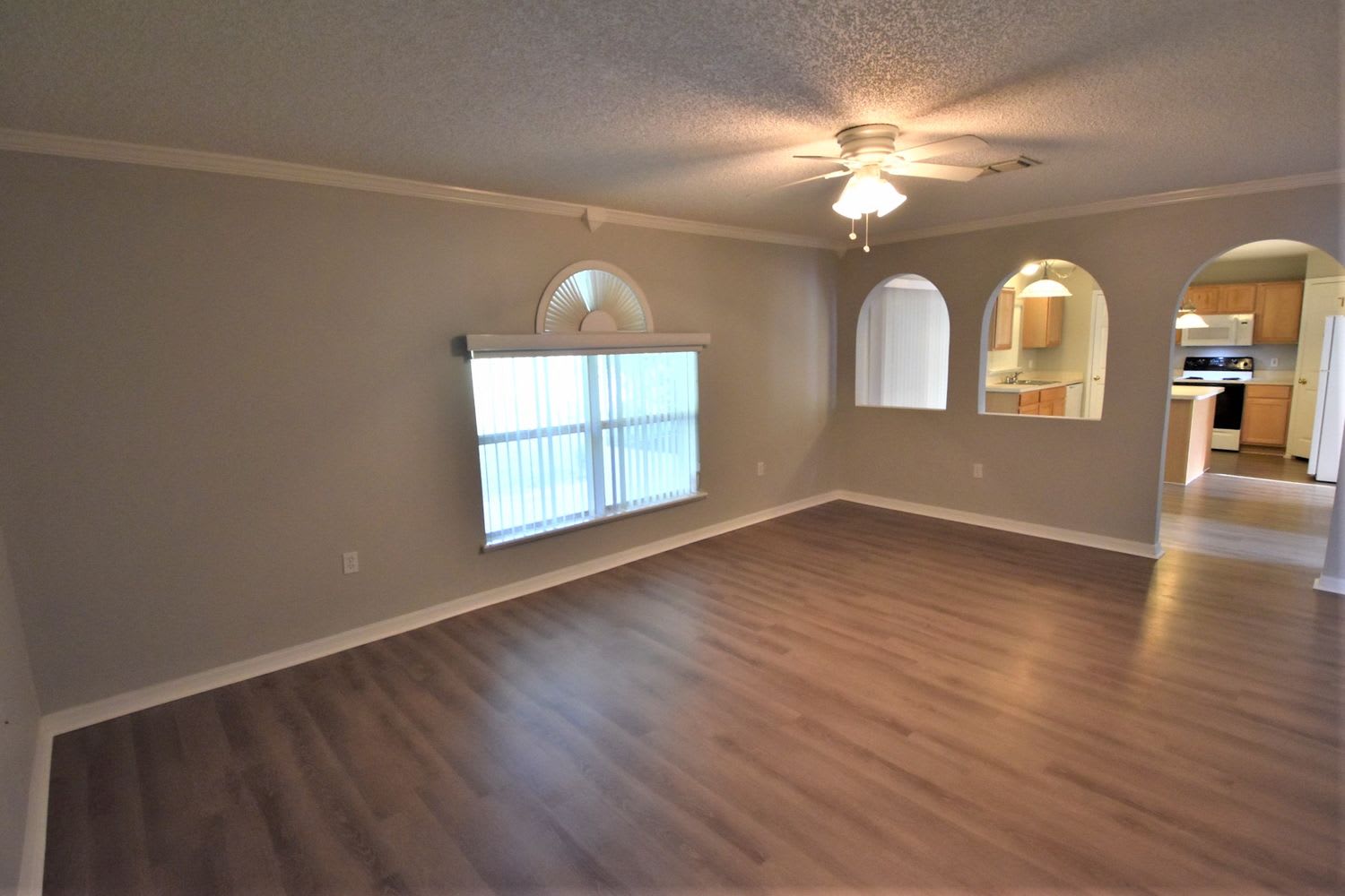 8863 Shindler Crossing Dr photo 2