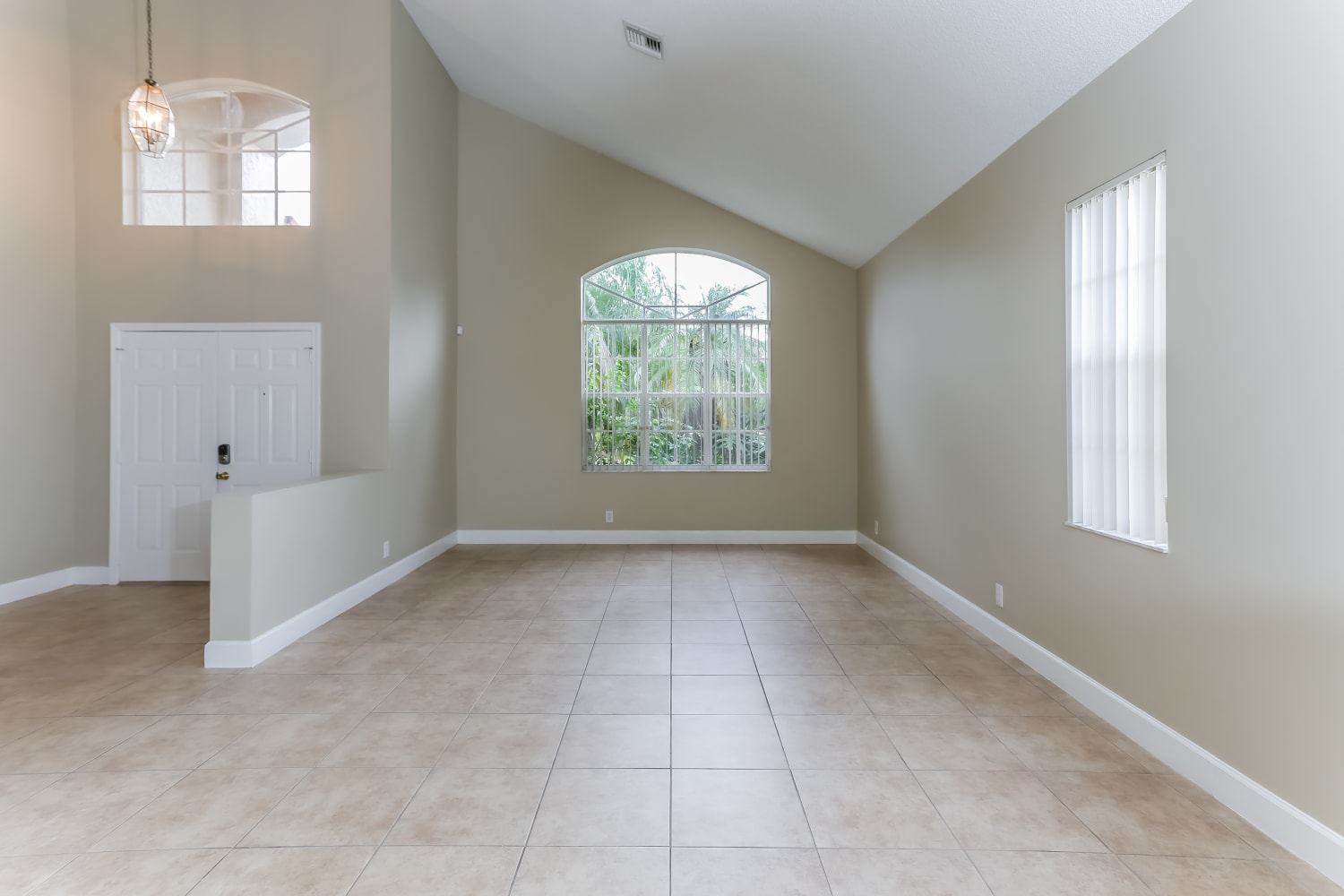 335 Cambridge Dr photo 5