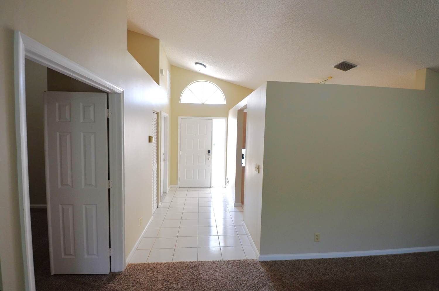670 W Clearbrook Cir photo 2