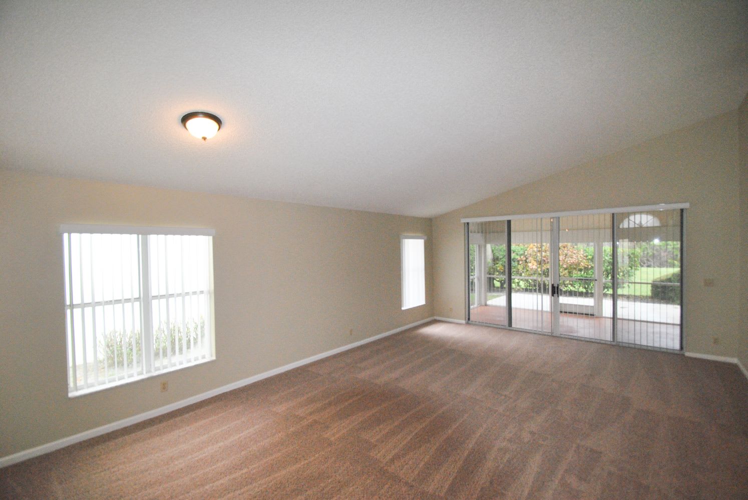 670 W Clearbrook Cir photo 5