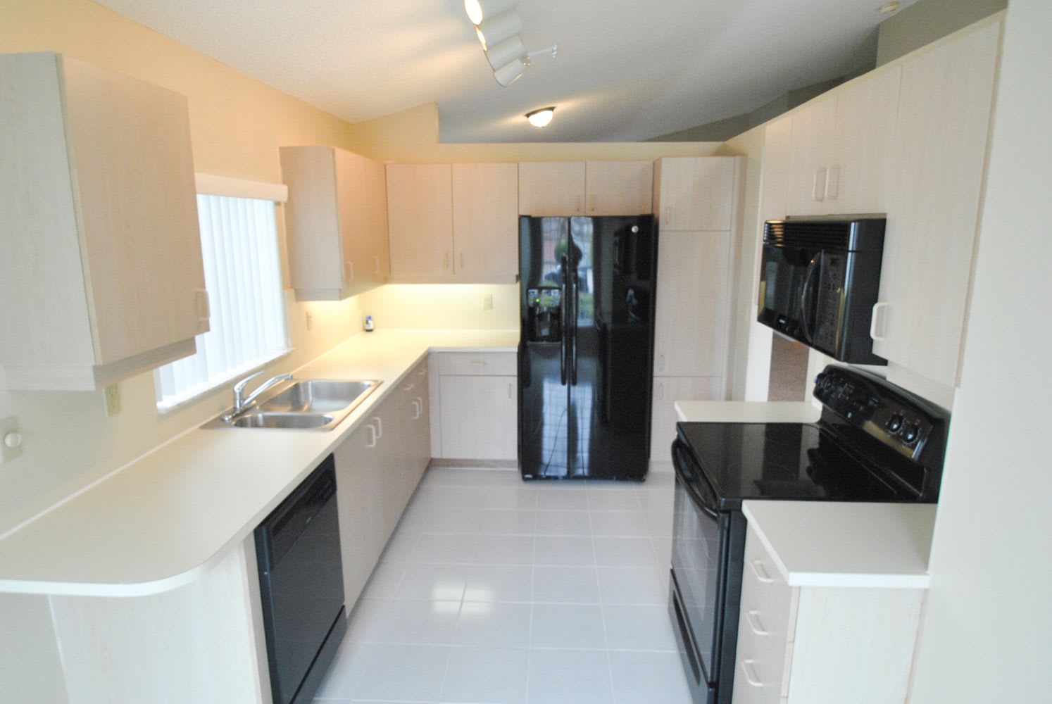 670 W Clearbrook Cir photo 3