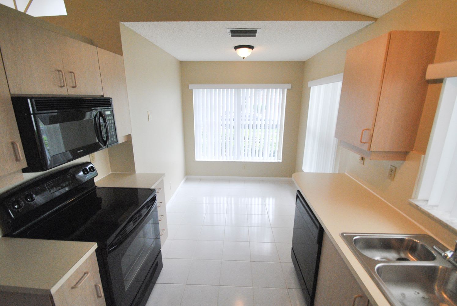 670 W Clearbrook Cir photo 4