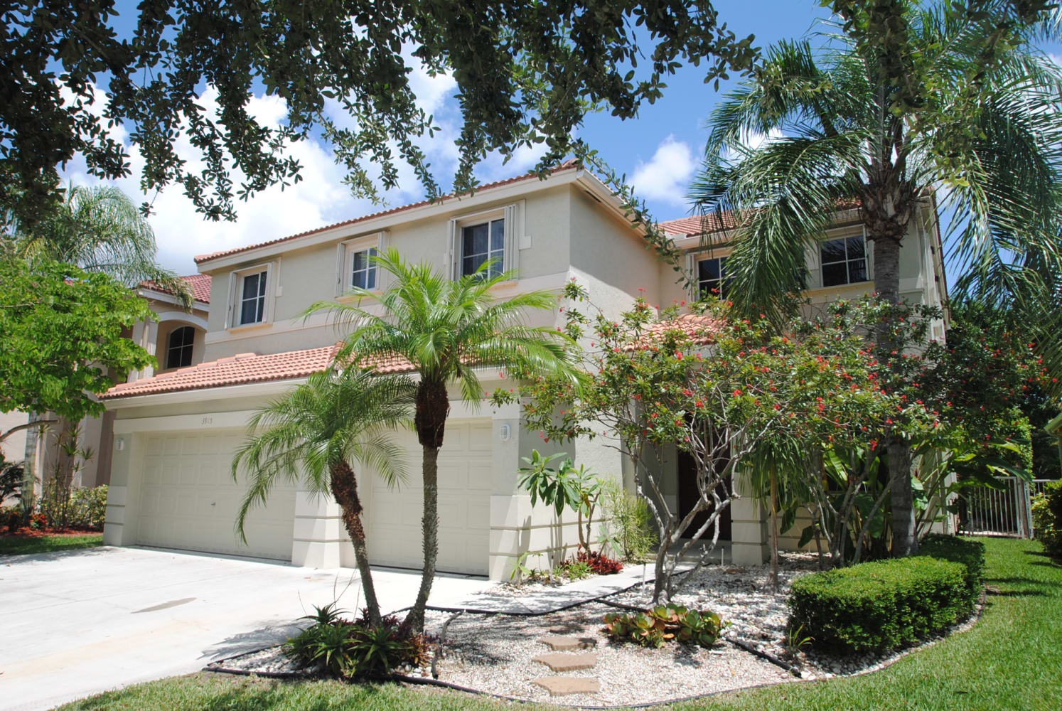 3915 Hawks Ct photo 2