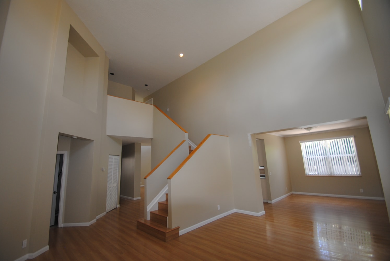 3915 Hawks Ct photo 4