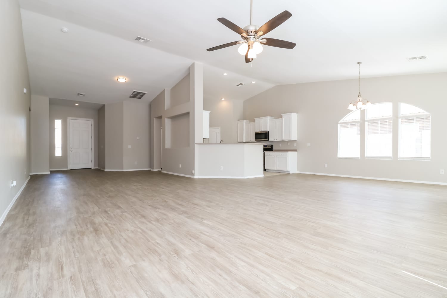 2015 W Carson Road photo 3