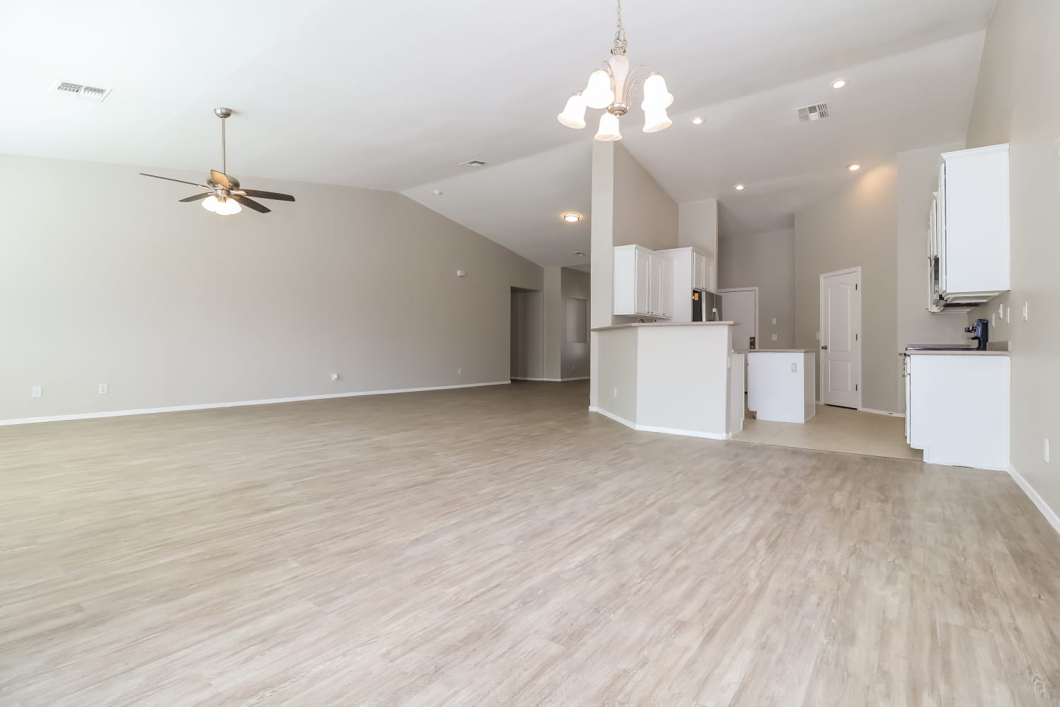 2015 W Carson Road photo 5
