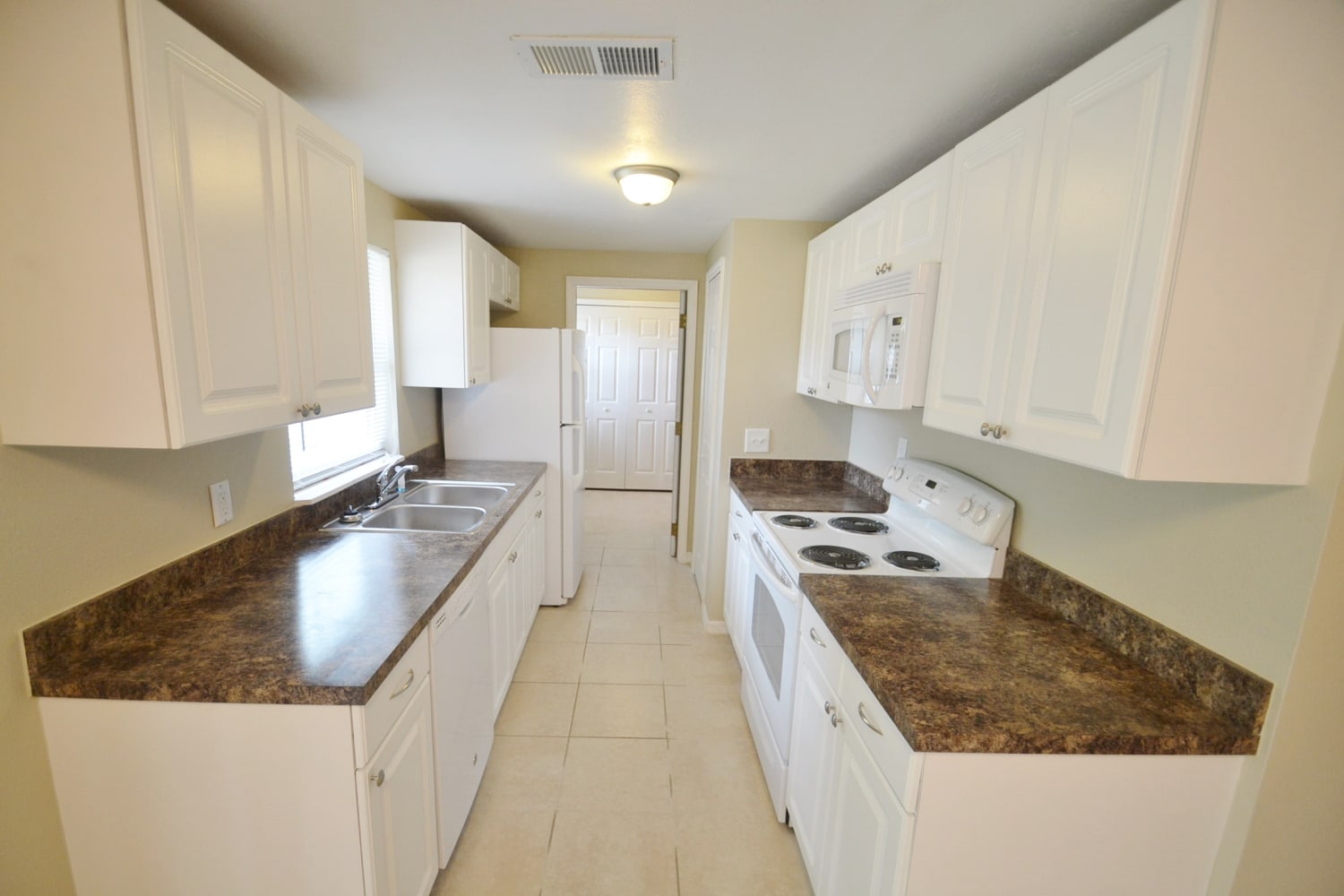711 Starke Lake Cir photo 4