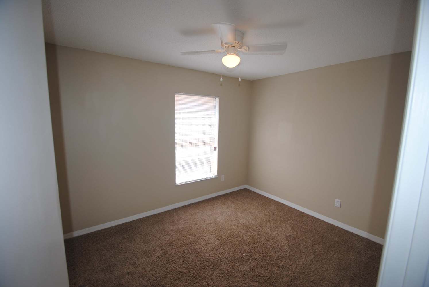 1009 Kasell Pl photo 4