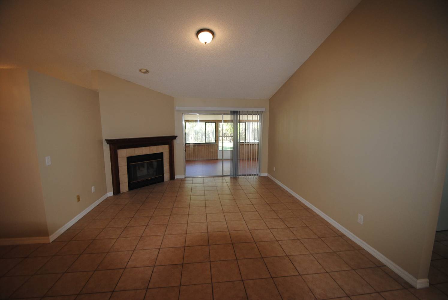 1009 Kasell Pl photo 2