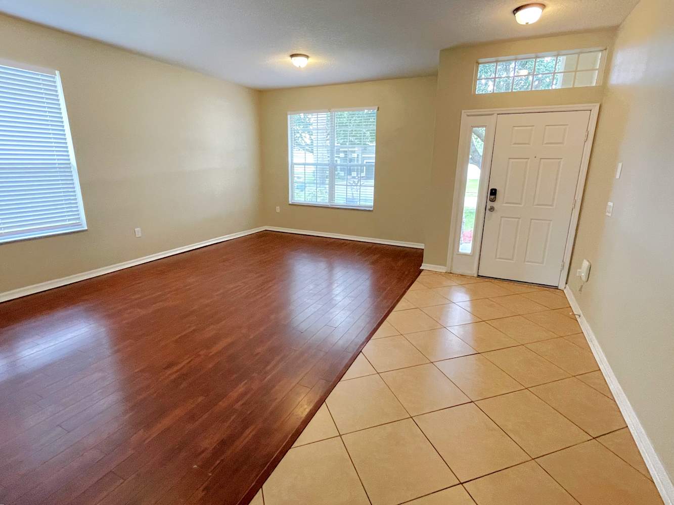 506 Woodford Dr photo 2