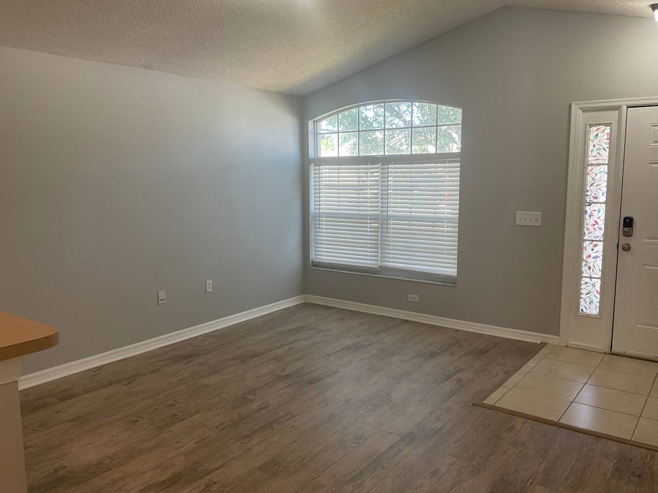 2404 Cedarfield Ln photo 2