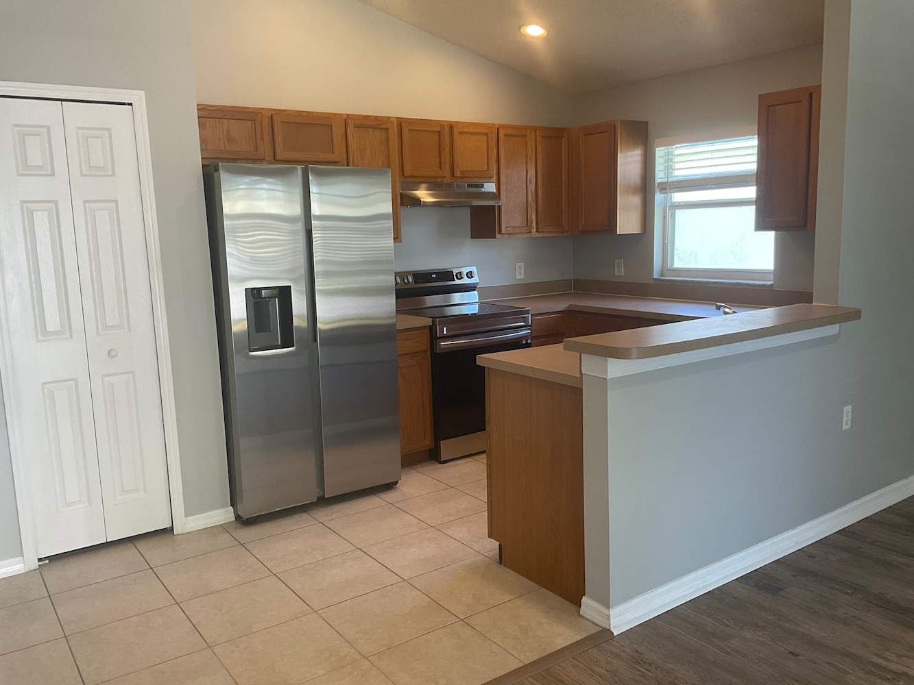 2404 Cedarfield Ln photo 3