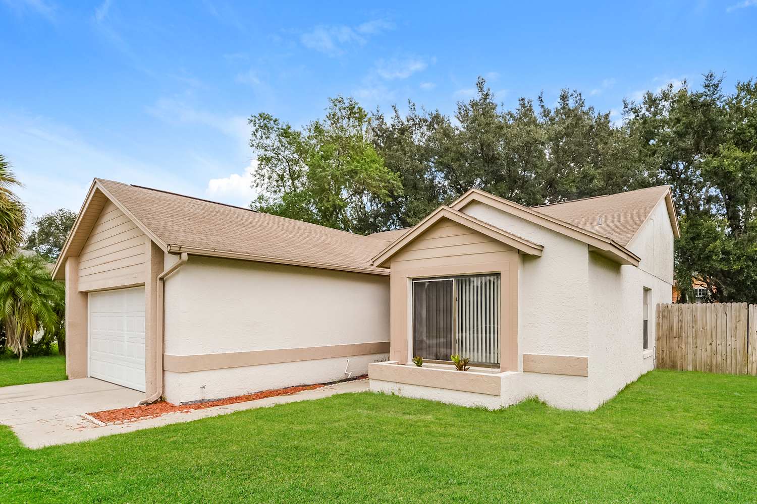 1024 Burnett St photo 3