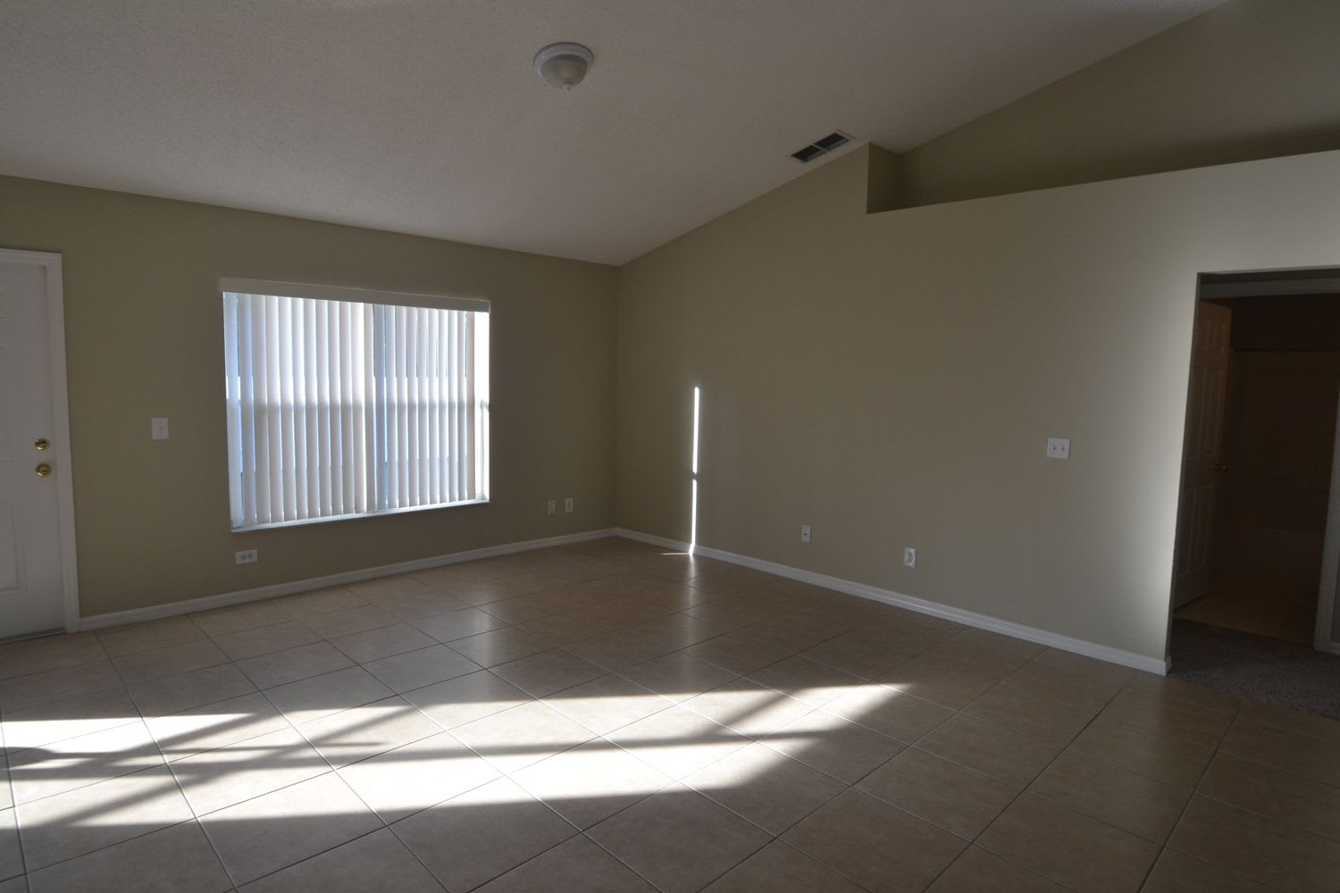 364 Marquee Dr photo 2