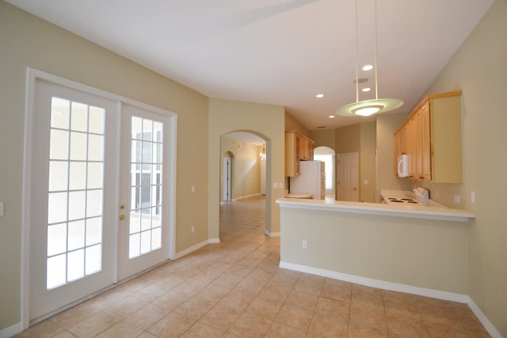 726 Lakeworth Cir photo 5