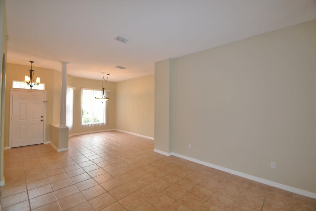 726 Lakeworth Cir photo 3