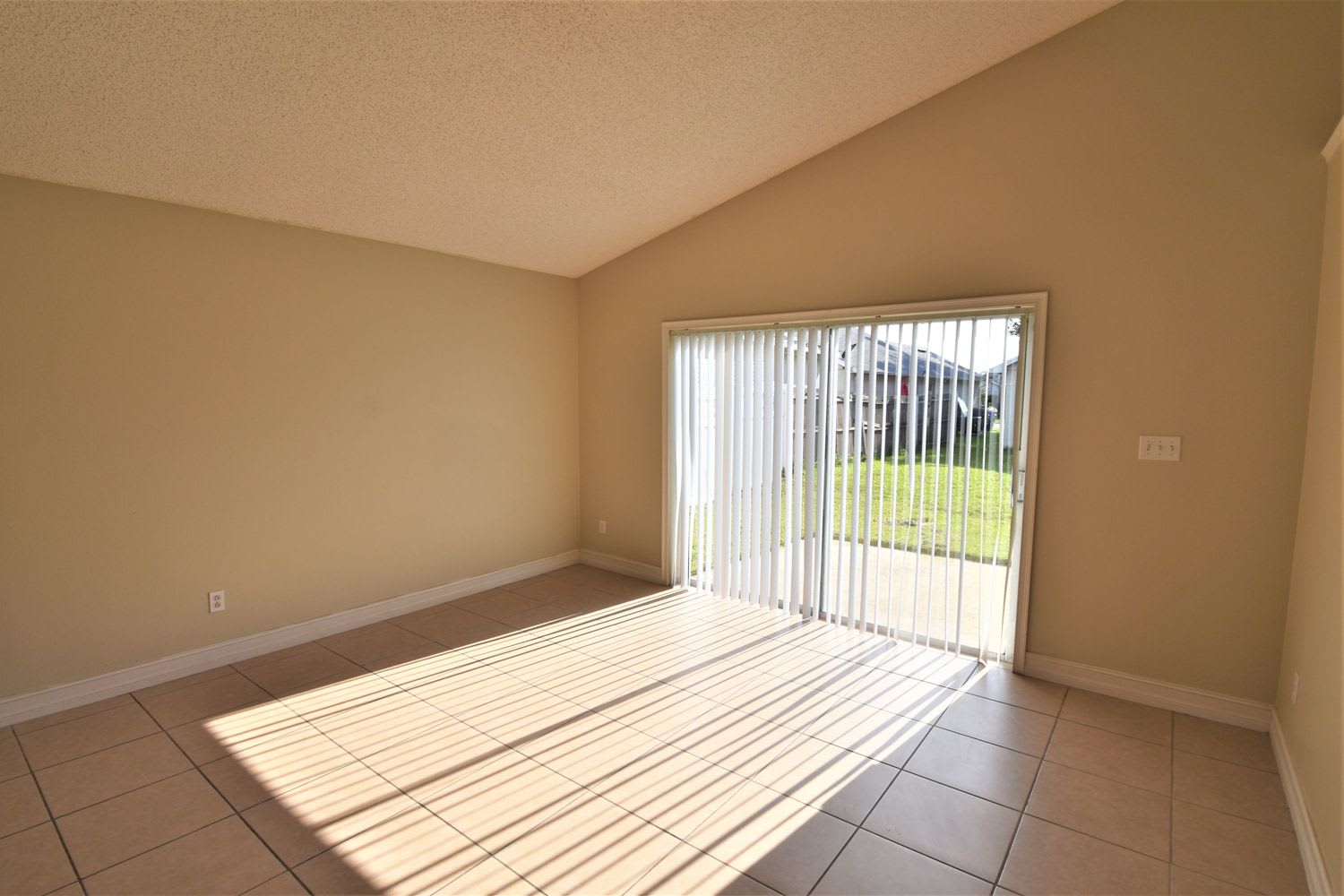 2419 Braemar Dr photo 4