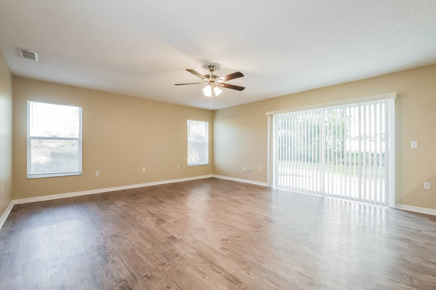 2621 Fair Oaks Dr photo 2