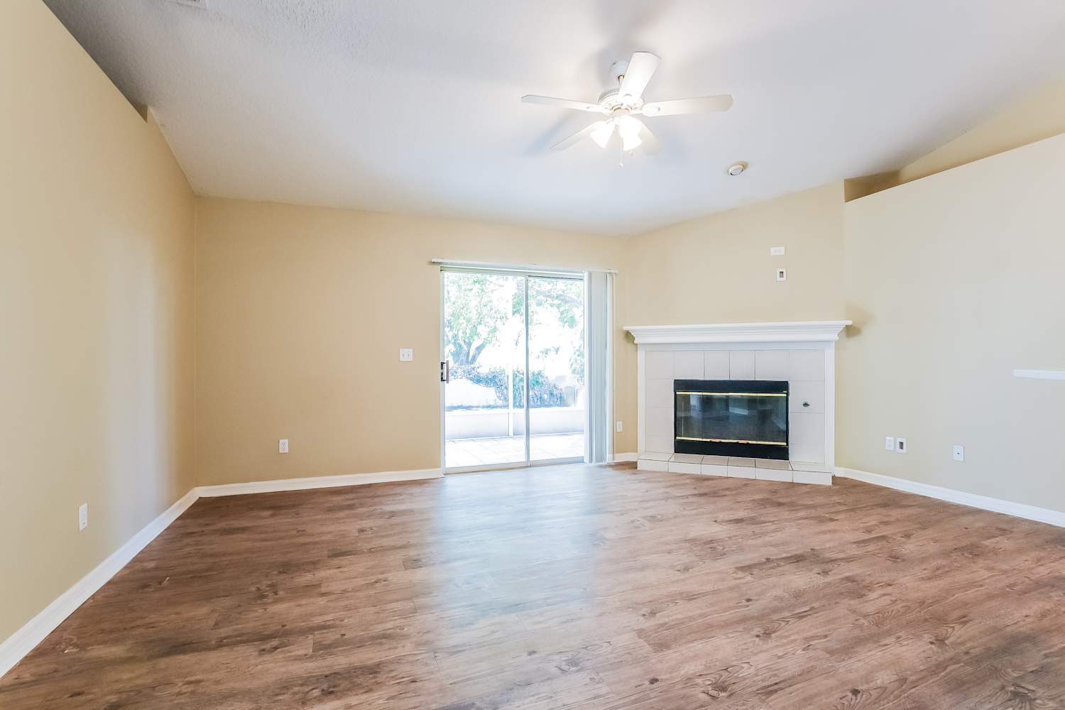 635 Park Valley Cir photo 3