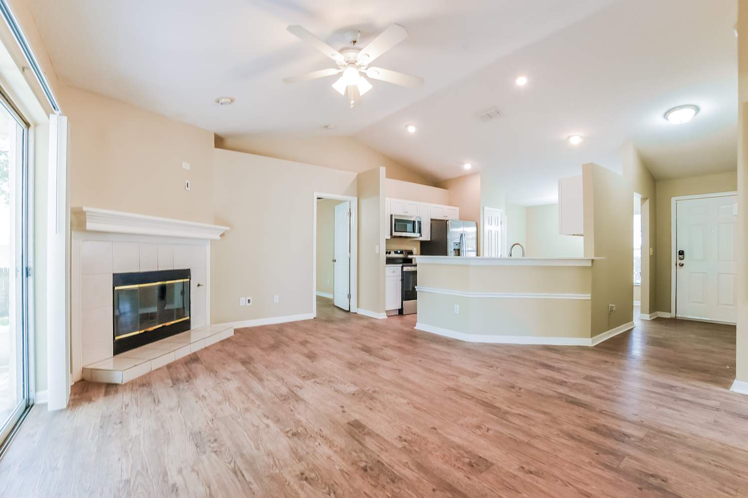635 Park Valley Cir photo 4