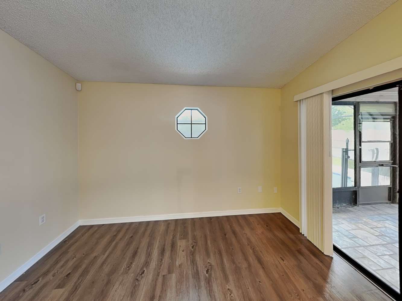 2940 Theresa Dr photo 3
