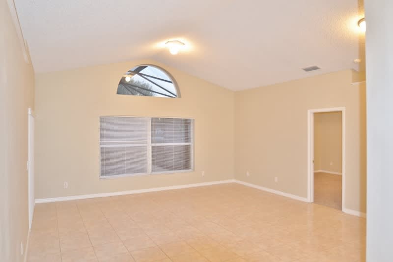 264 Old Mill Cir photo 4