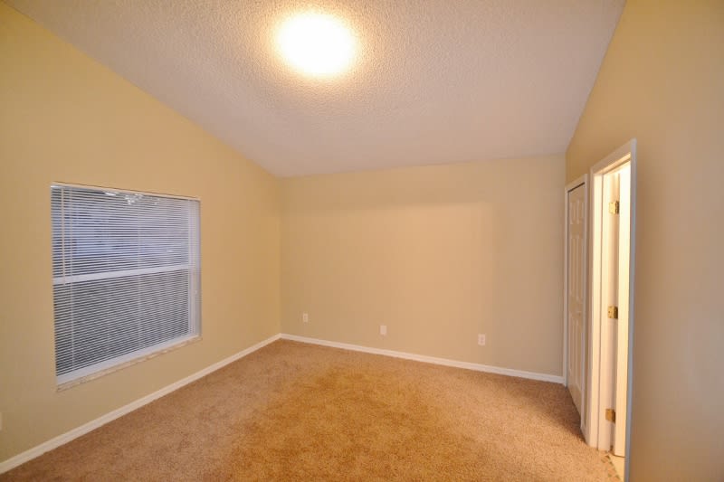 264 Old Mill Cir photo 5