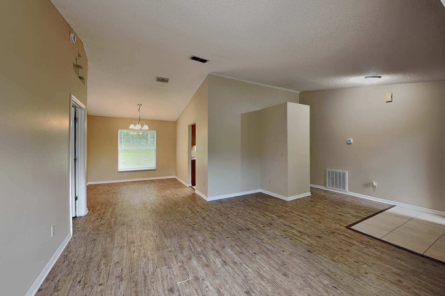 2624 Lake Jackson Cir photo 4
