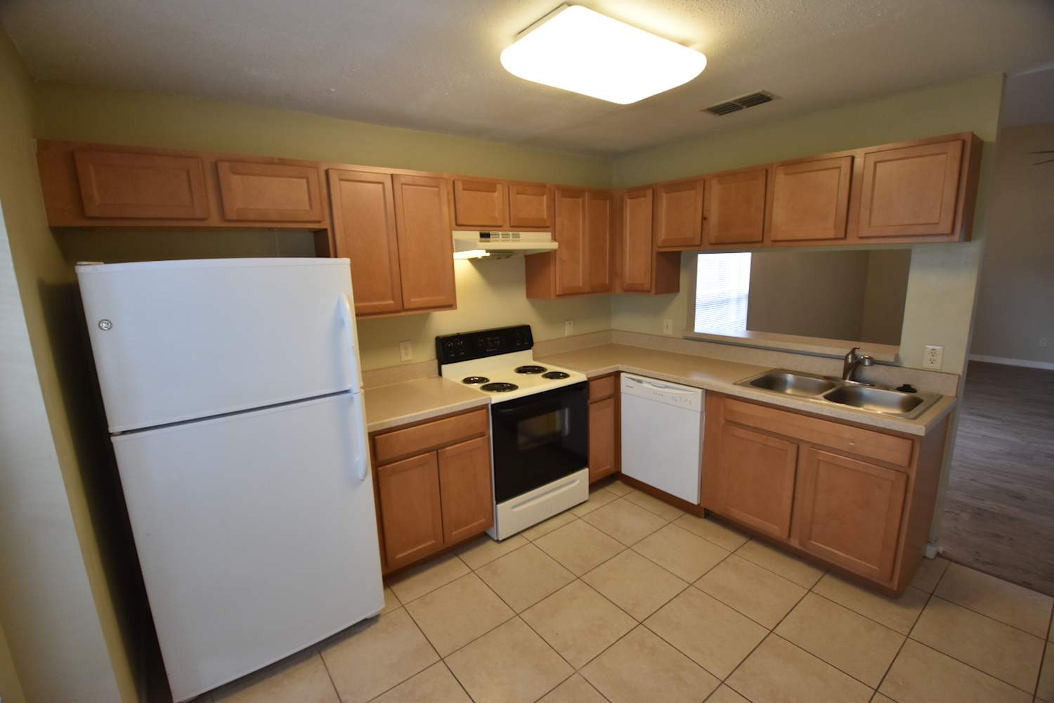 1070 Gwyn Cir photo 3