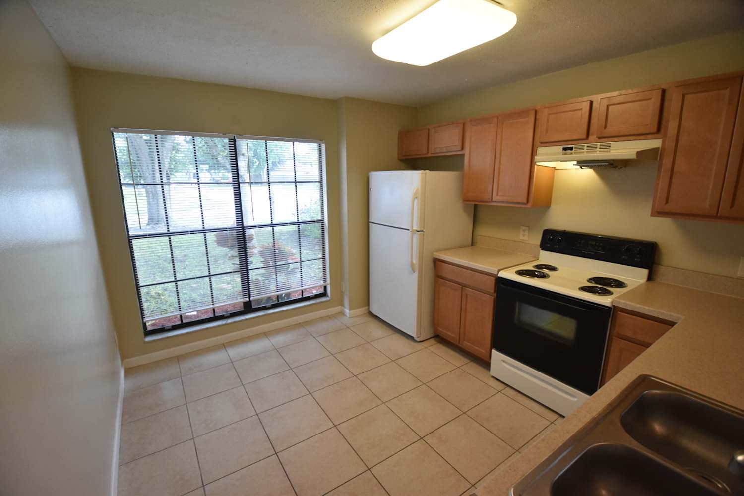 1070 Gwyn Cir photo 4
