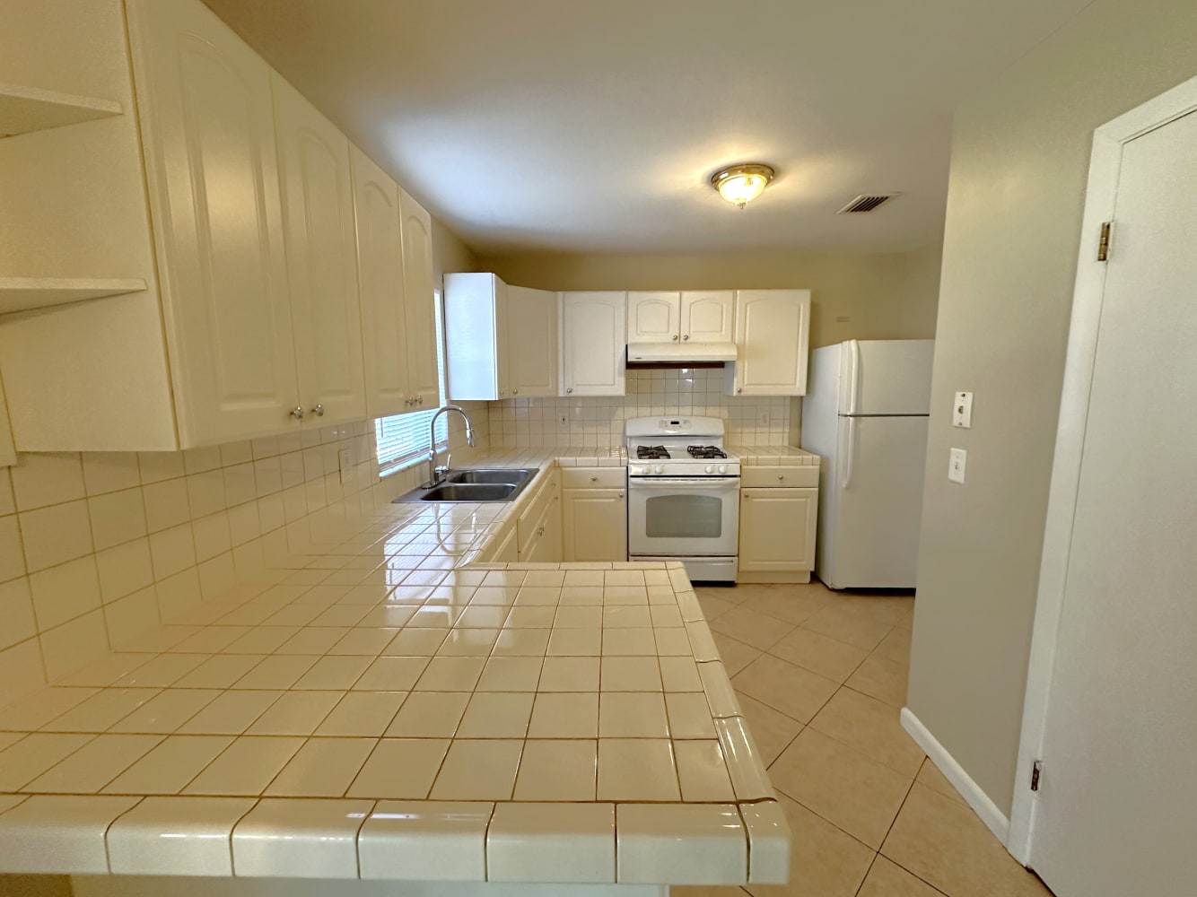 2454 Hope Ave photo 2