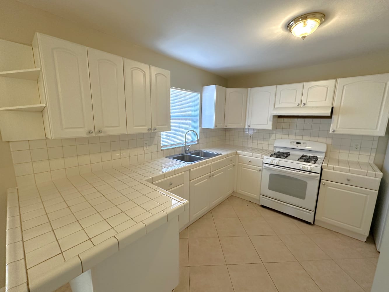 2454 Hope Ave photo 3
