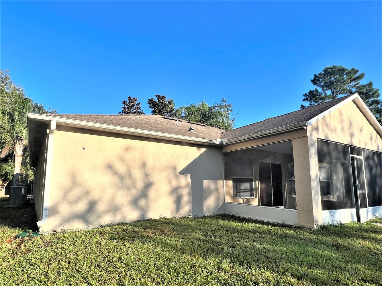 2759 Kingsdale Dr photo 2