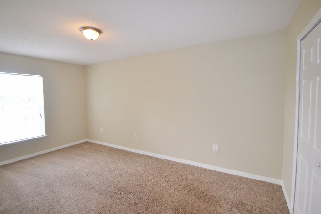 1556 Deerfield Ave photo 5