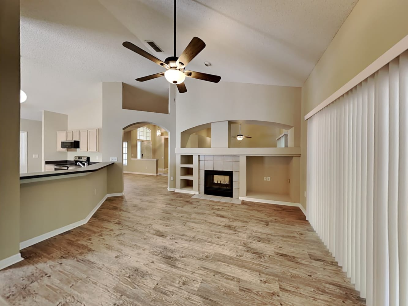 1402 Whispering Woods Way photo 3