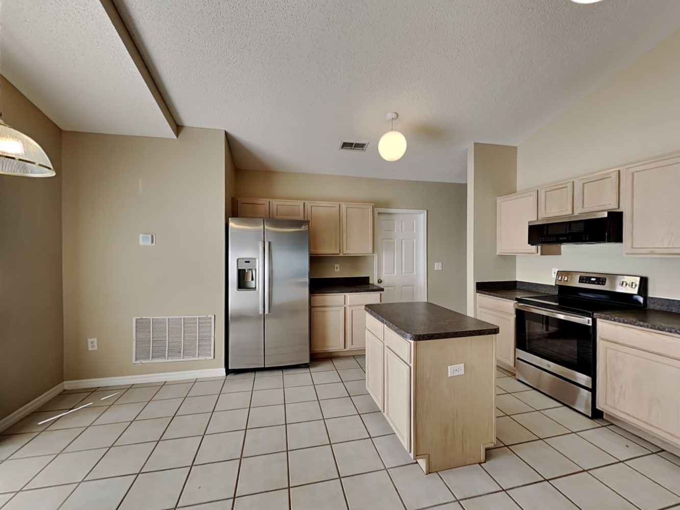 1402 Whispering Woods Way photo 4