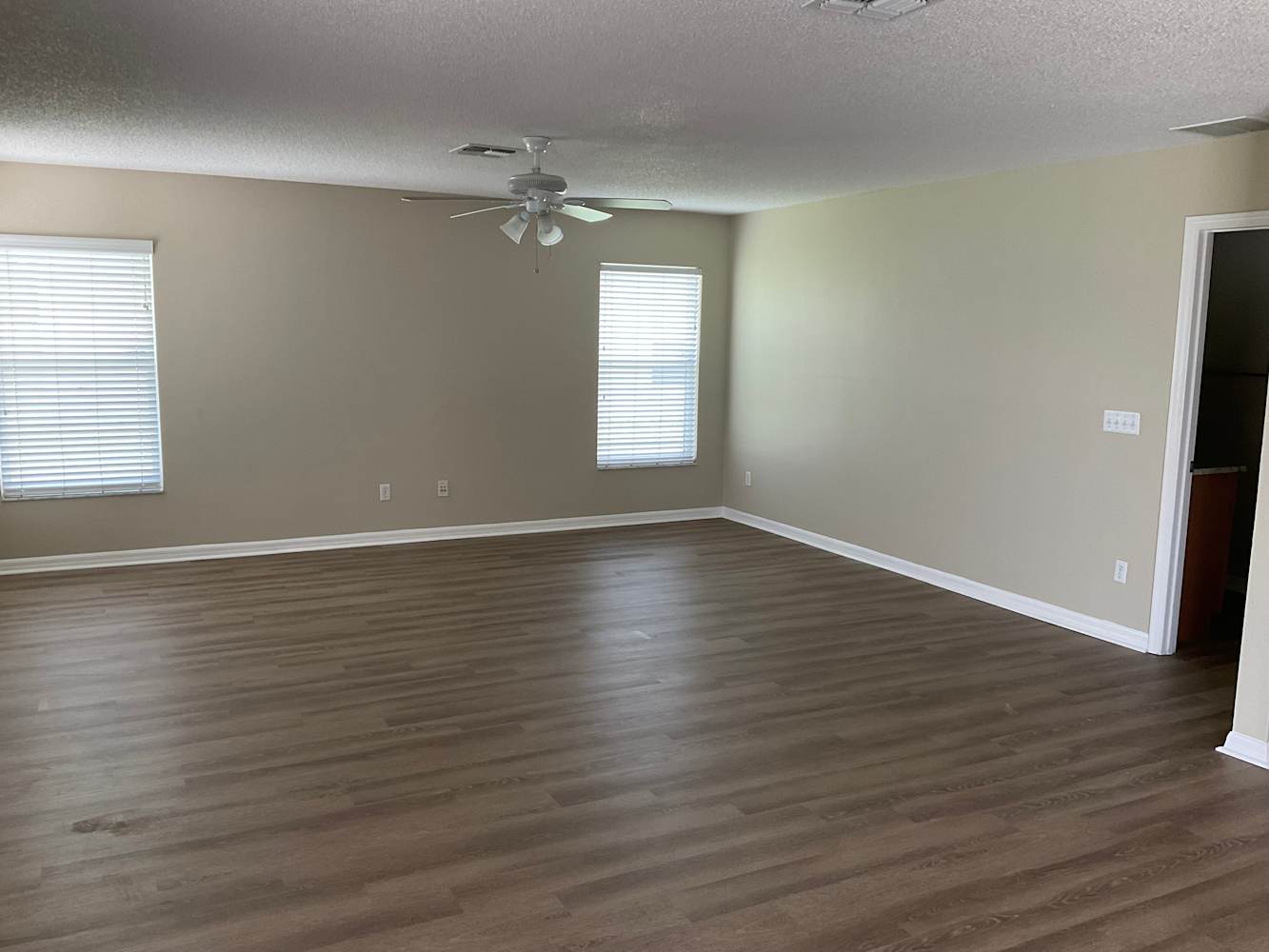 932 Crystal Bay Ln photo 2