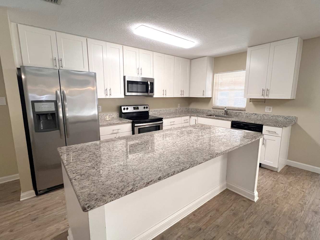 1601 Aster Dr photo 5