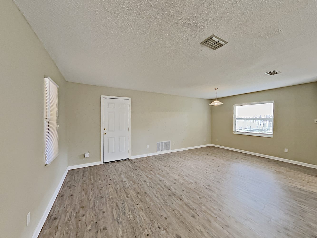 1601 Aster Dr photo 3