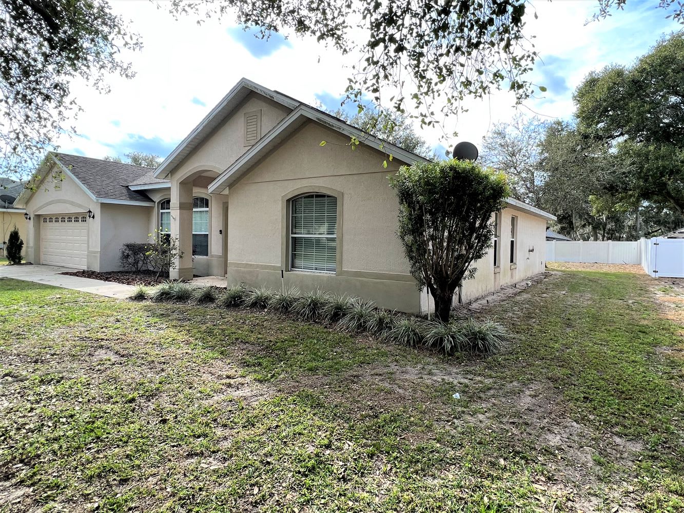 2008 Meadowside Dr photo 2
