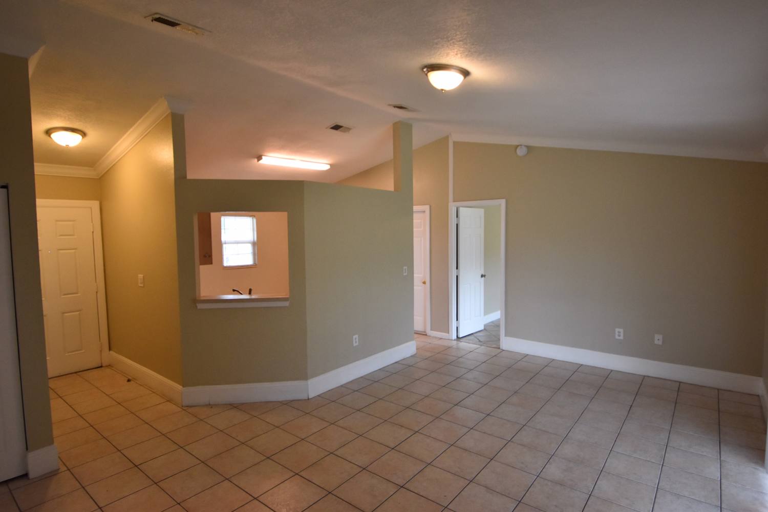 714 Hamster Ct photo 3