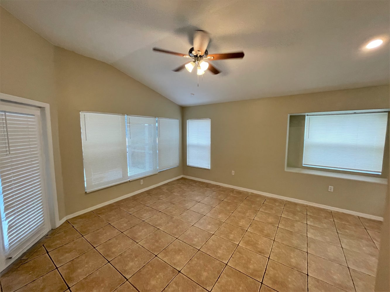6234 White Clover Cir photo 3