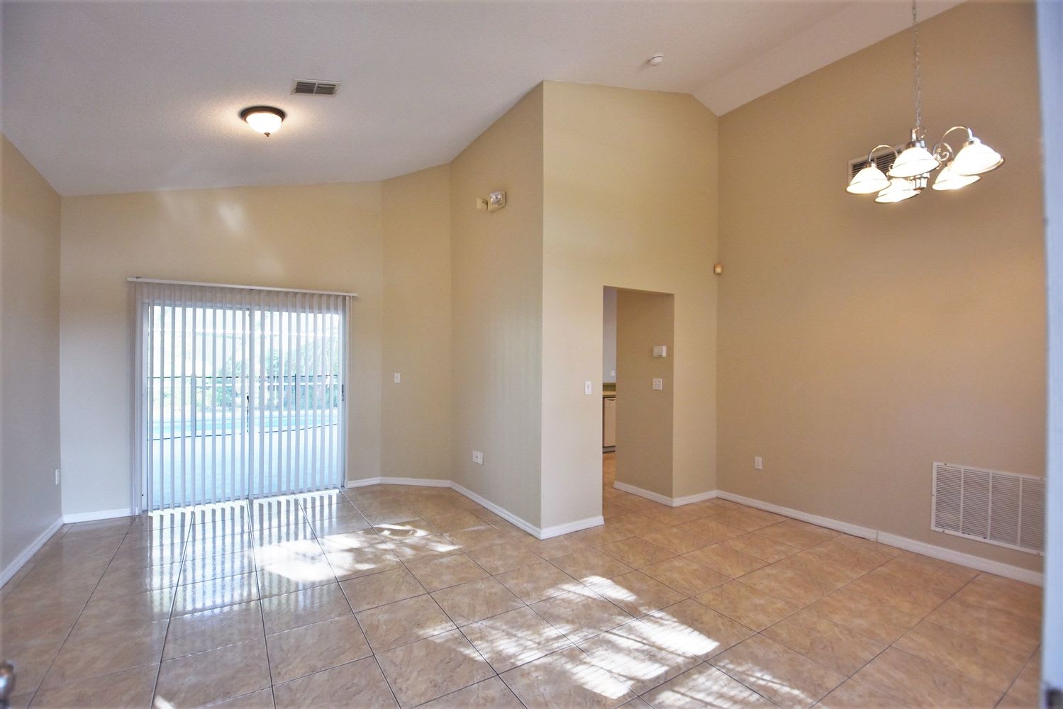 426 Thousand Oaks Blvd photo 2