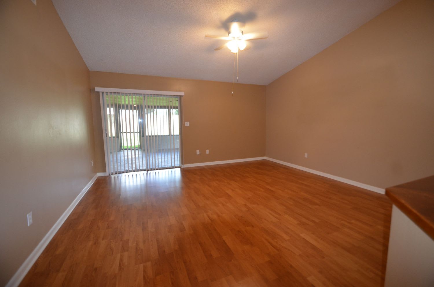 8803 Hampden Dr photo 3